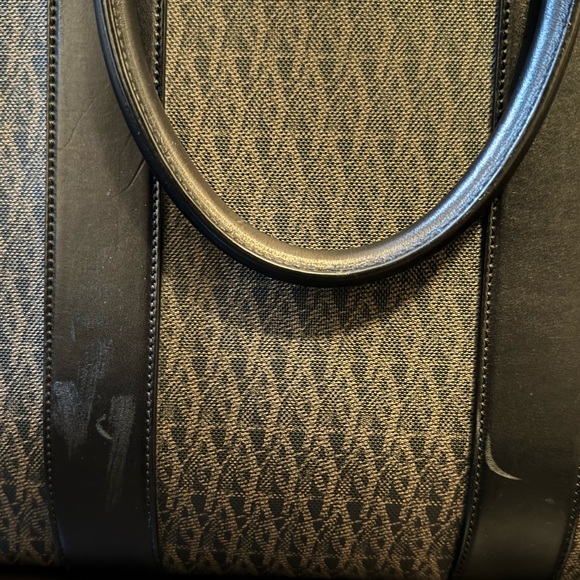 Saint Laurent Toile Monogram -Authenticity Card,Strap, Dustbag,lock/key included - Picture 6 of 16